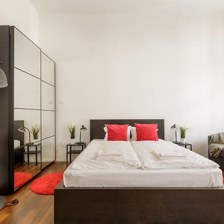 Red Dot Two - New Unit In The Heart Of Party Town Leilighet Budapest Eksteriør bilde
