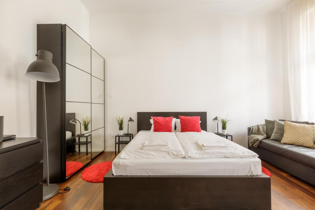 Red Dot Two - New Unit In The Heart Of Party Town Leilighet Budapest Eksteriør bilde
