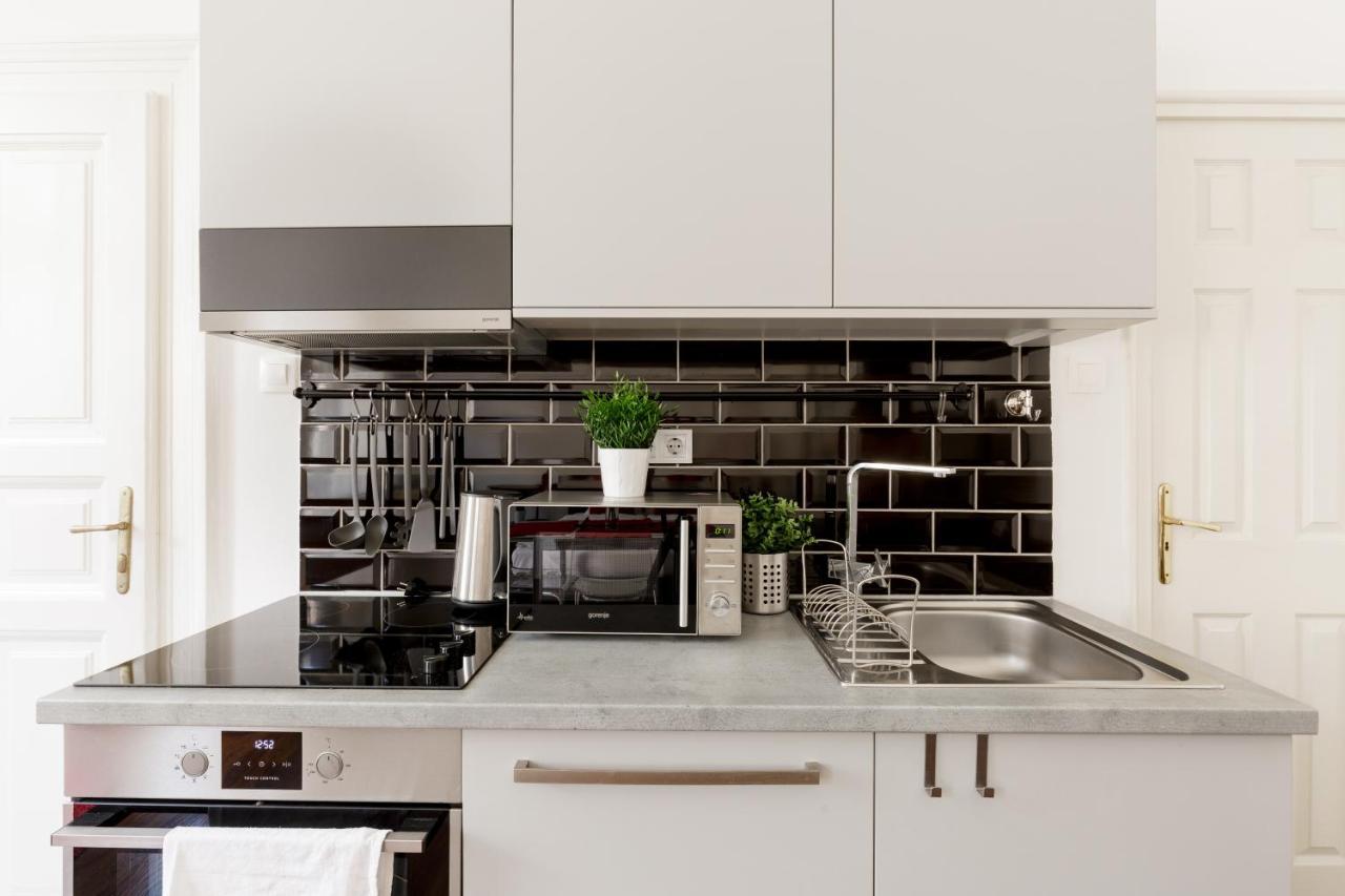 Red Dot Two - New Unit In The Heart Of Party Town Leilighet Budapest Eksteriør bilde