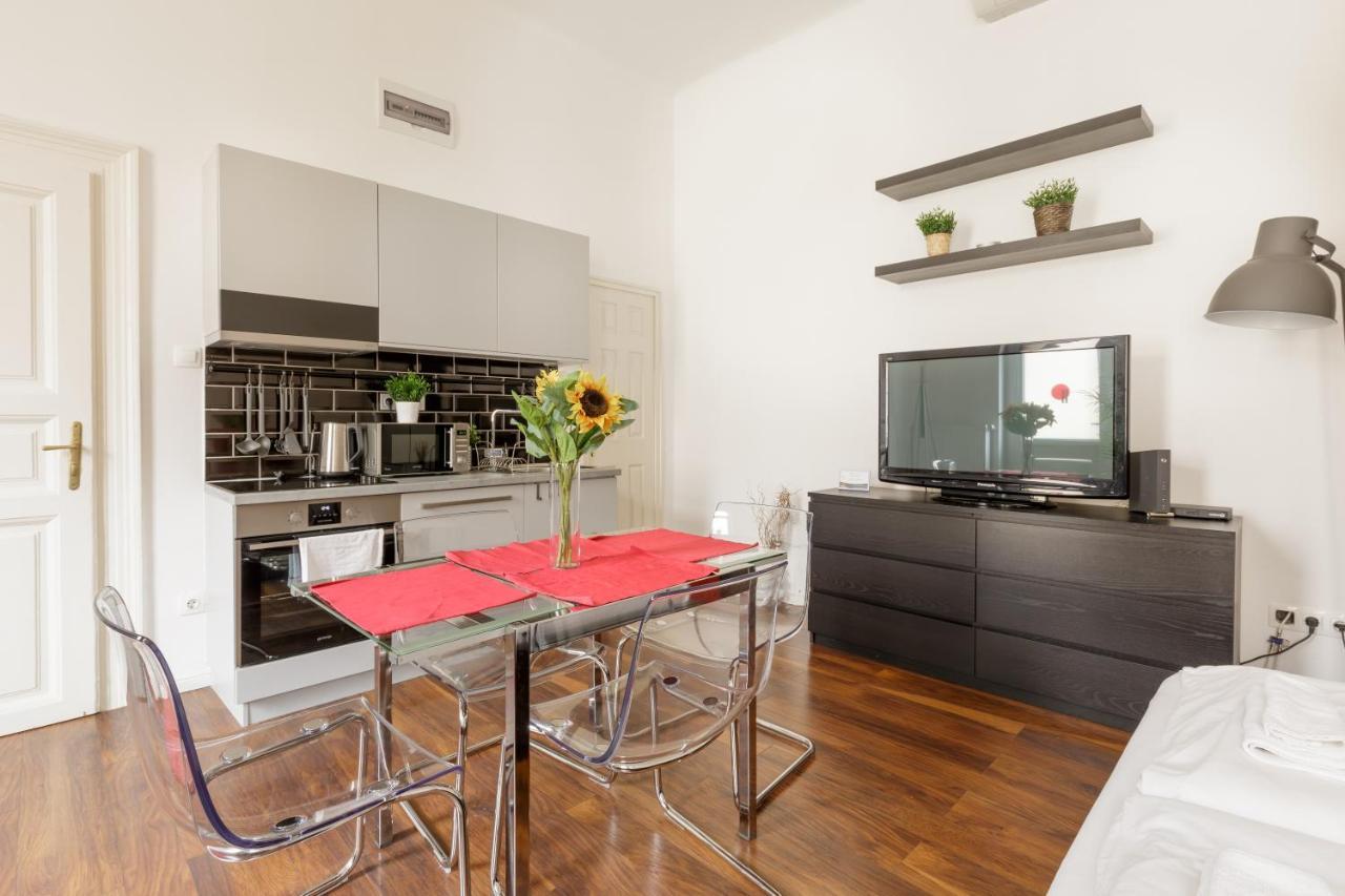 Red Dot Two - New Unit In The Heart Of Party Town Leilighet Budapest Eksteriør bilde