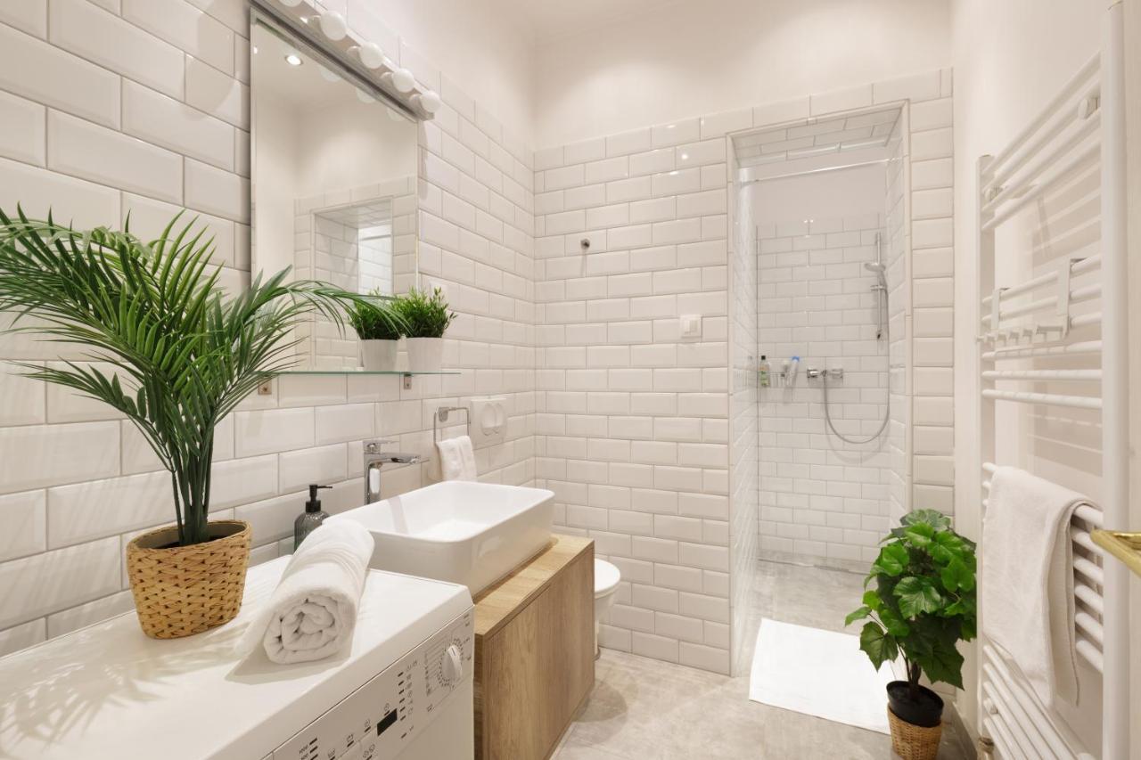 Red Dot Two - New Unit In The Heart Of Party Town Leilighet Budapest Eksteriør bilde
