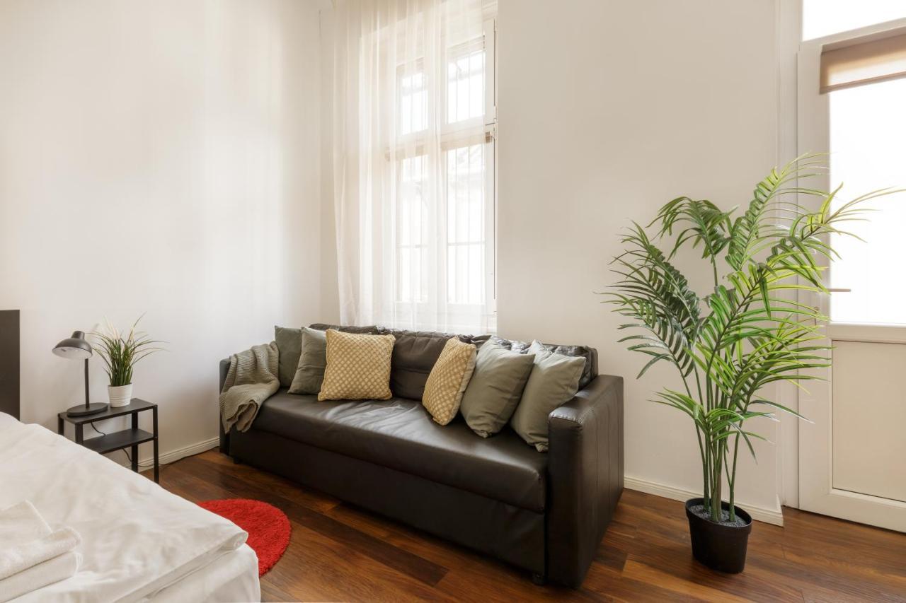 Red Dot Two - New Unit In The Heart Of Party Town Leilighet Budapest Eksteriør bilde
