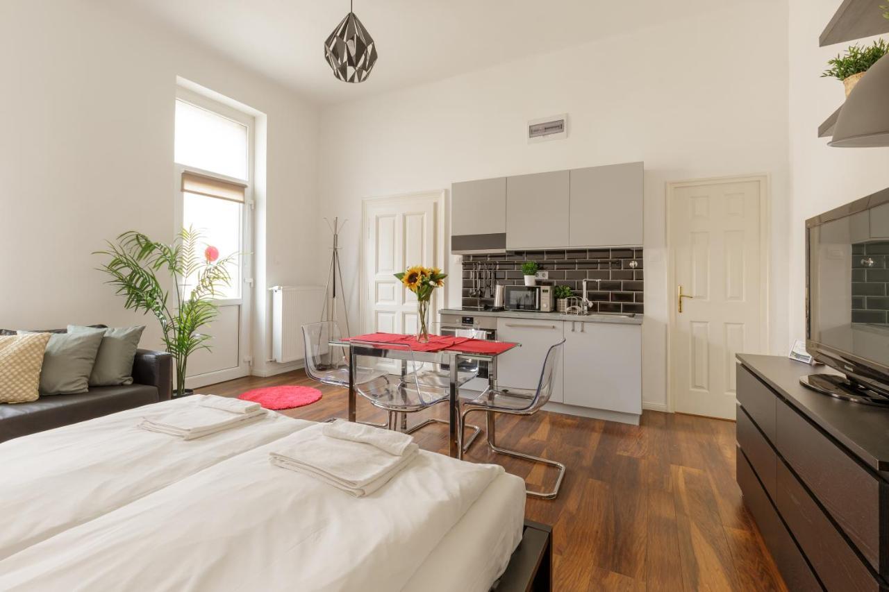 Red Dot Two - New Unit In The Heart Of Party Town Leilighet Budapest Eksteriør bilde